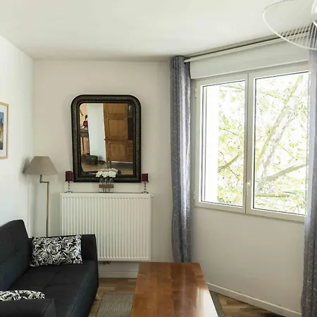 Queyries -2 Parking Ascenseur Balcon Rive Droite *