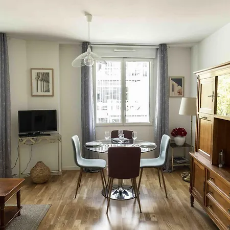 Queyries -2 Parking Ascenseur Balcon Rive Droite *